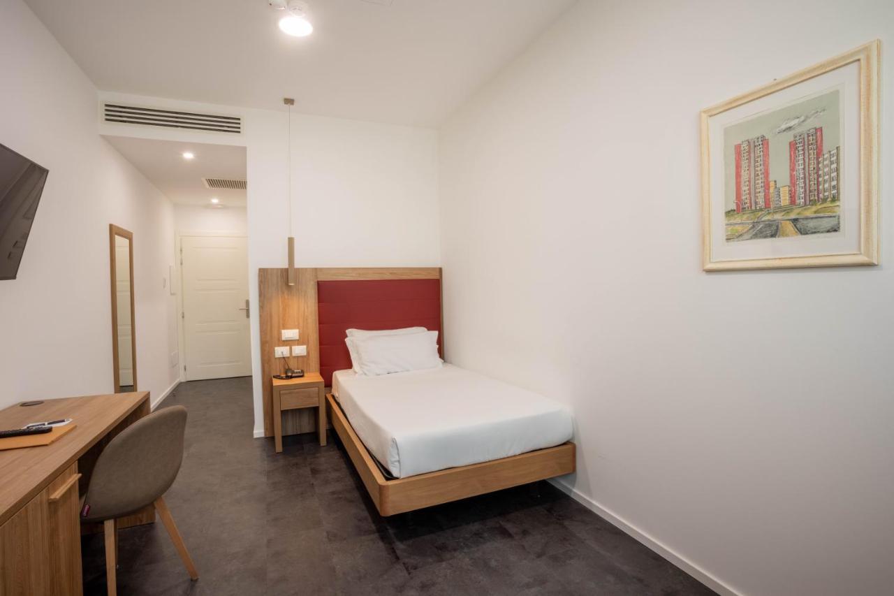 V Hotel アンコーナ エクステリア 写真