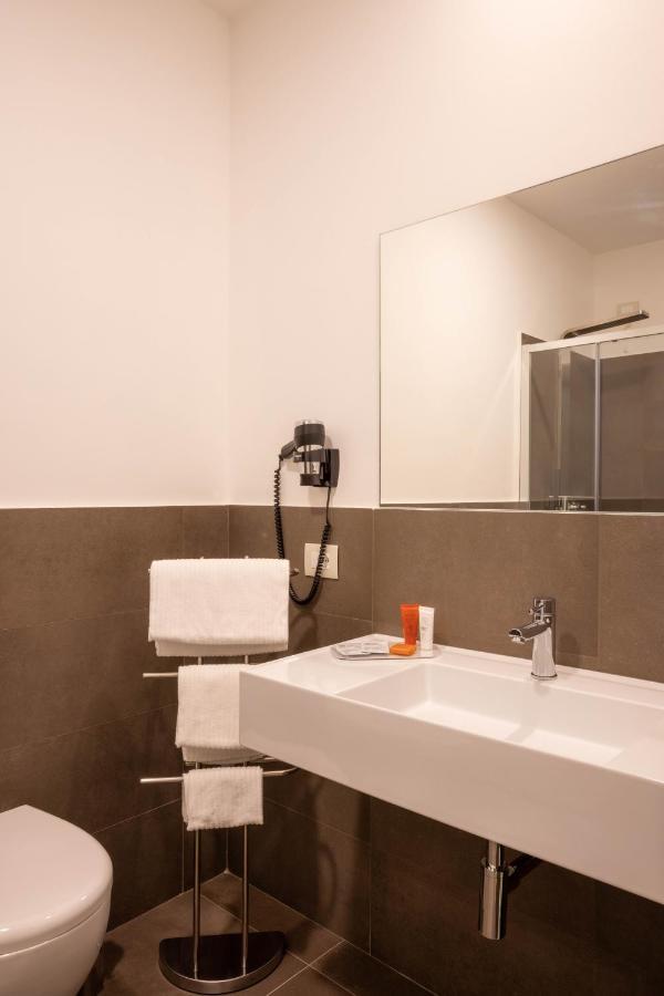 V Hotel アンコーナ エクステリア 写真