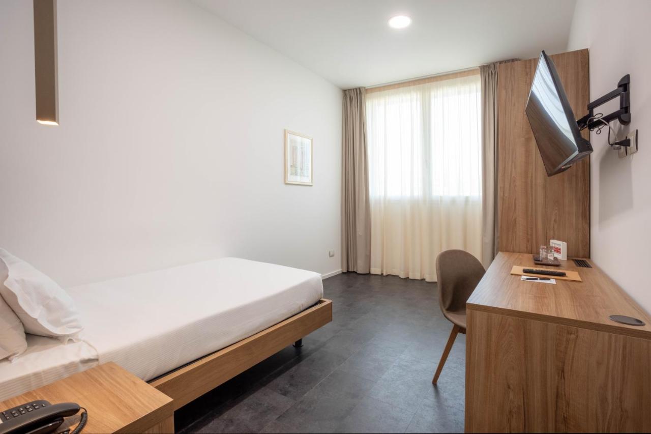 V Hotel アンコーナ エクステリア 写真