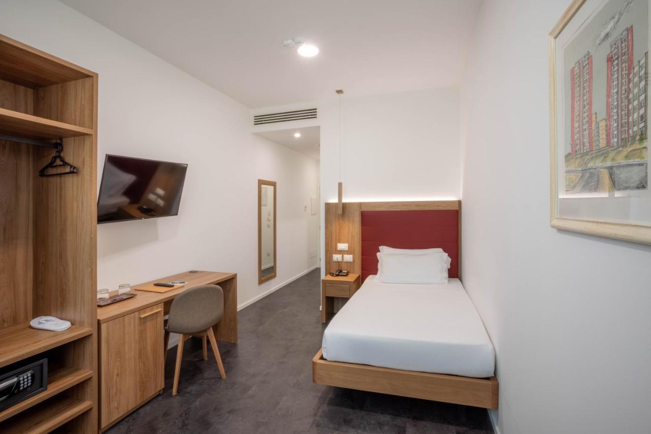 V Hotel アンコーナ エクステリア 写真