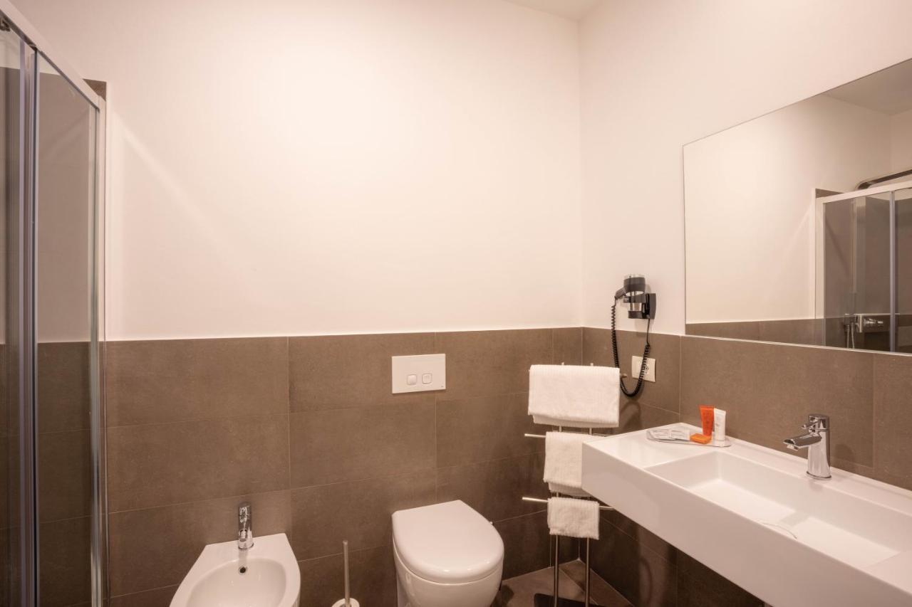 V Hotel アンコーナ エクステリア 写真