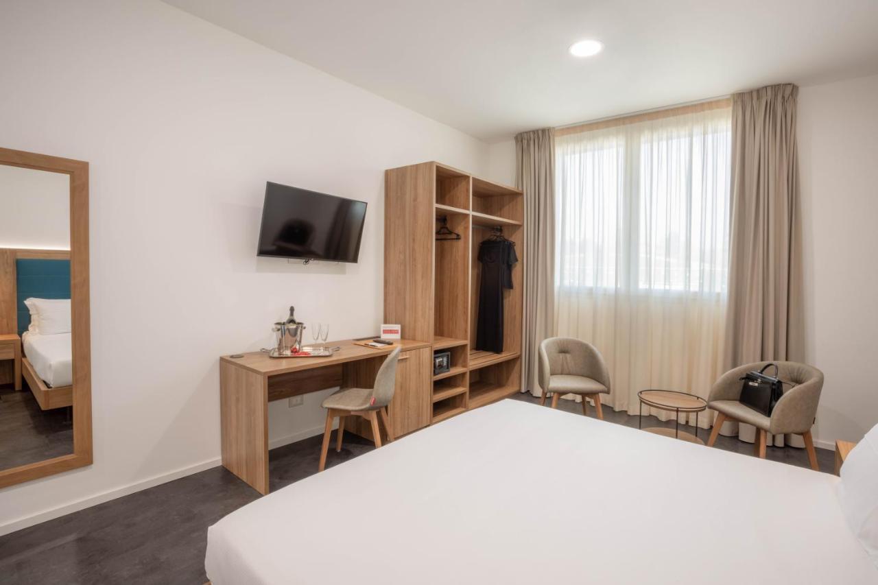 V Hotel アンコーナ エクステリア 写真